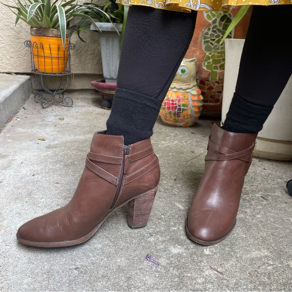 Vintage brown/gold Cole Haan leather booties